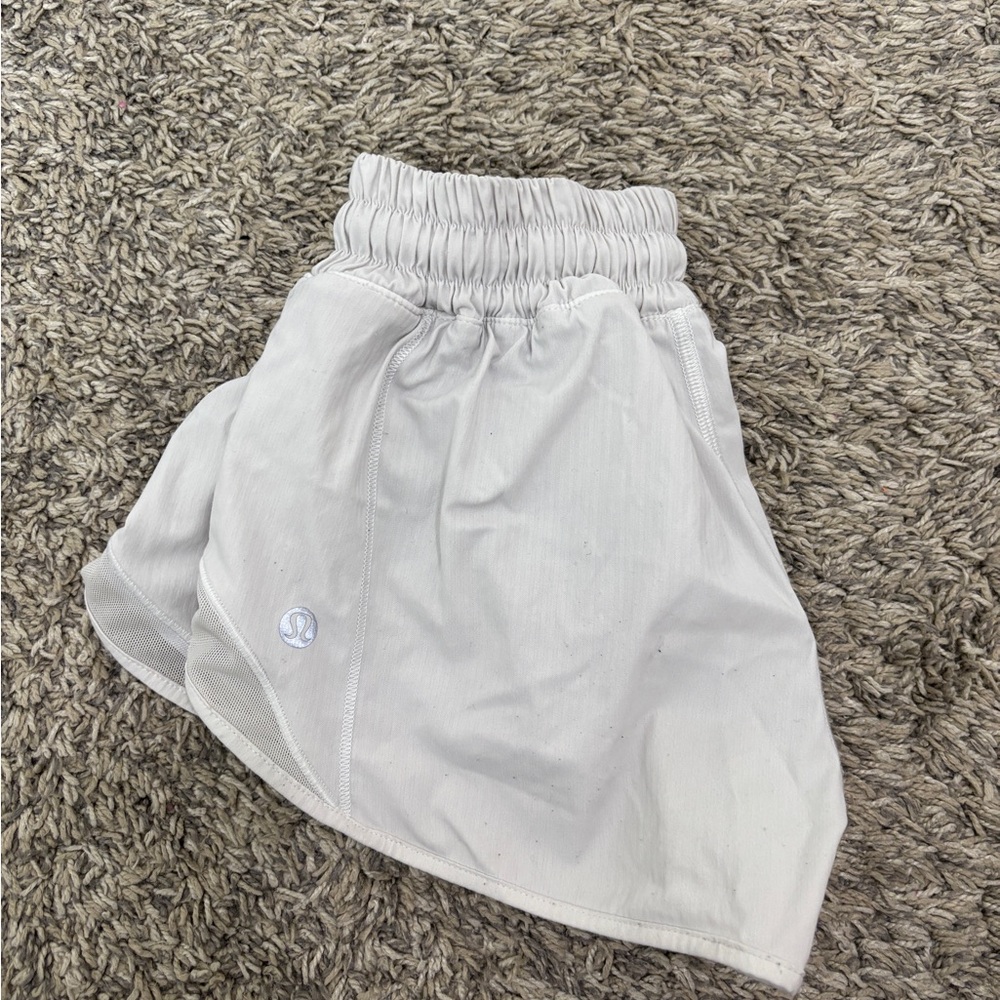 Lululemon white hotty hots- size 0- 2.5’